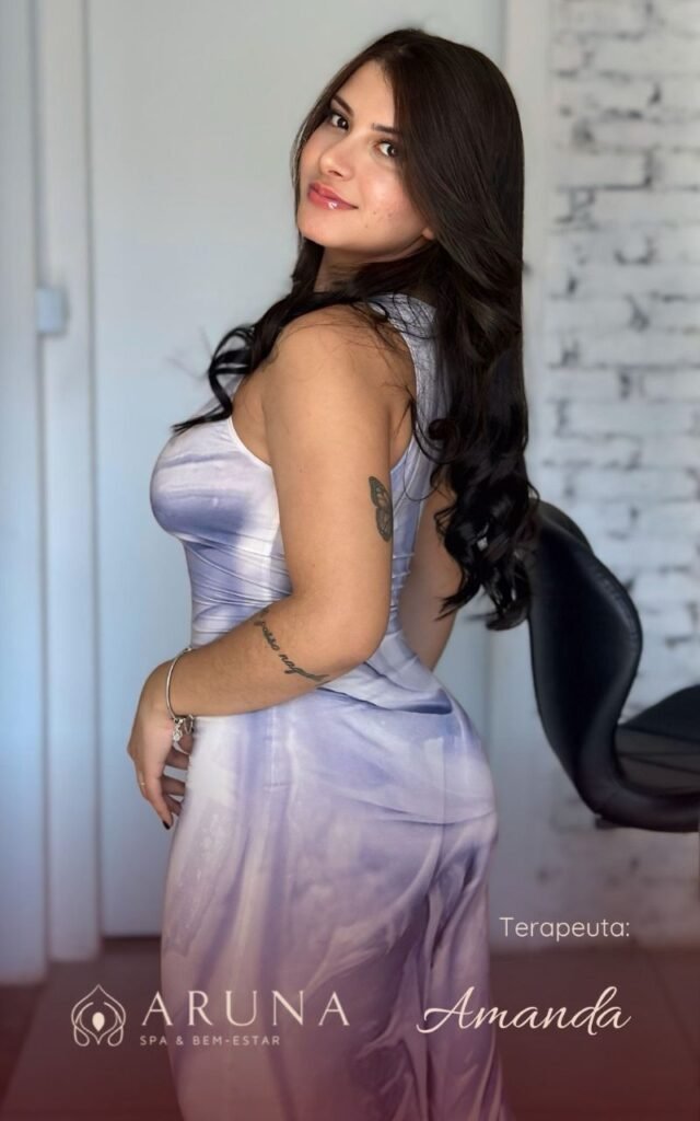 Massoterapeuta e massagista profissional Amanda em Campinas com as melhores massagens.